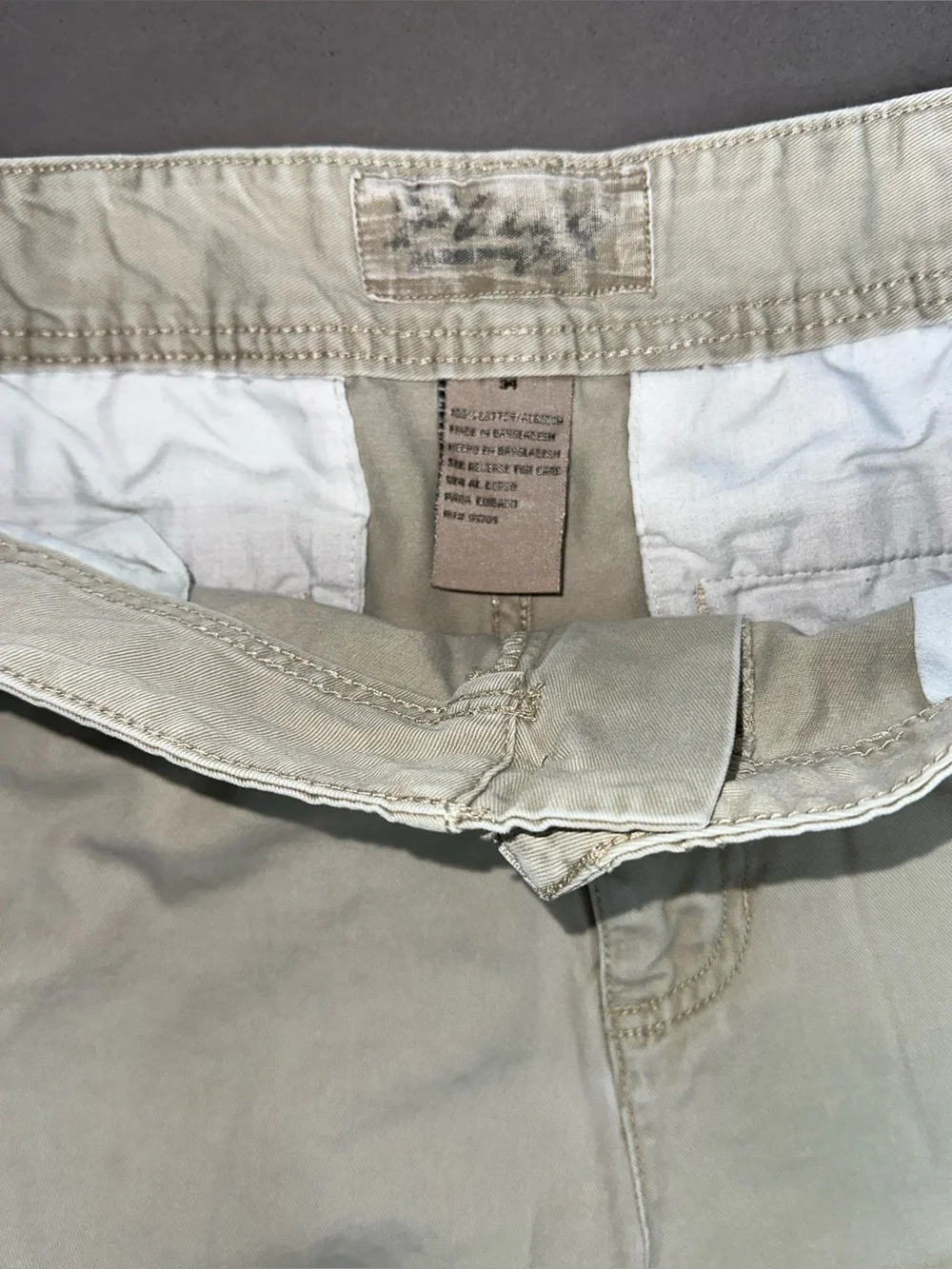 Plugg Flat Front Khaki Men’s Shorts Size 34